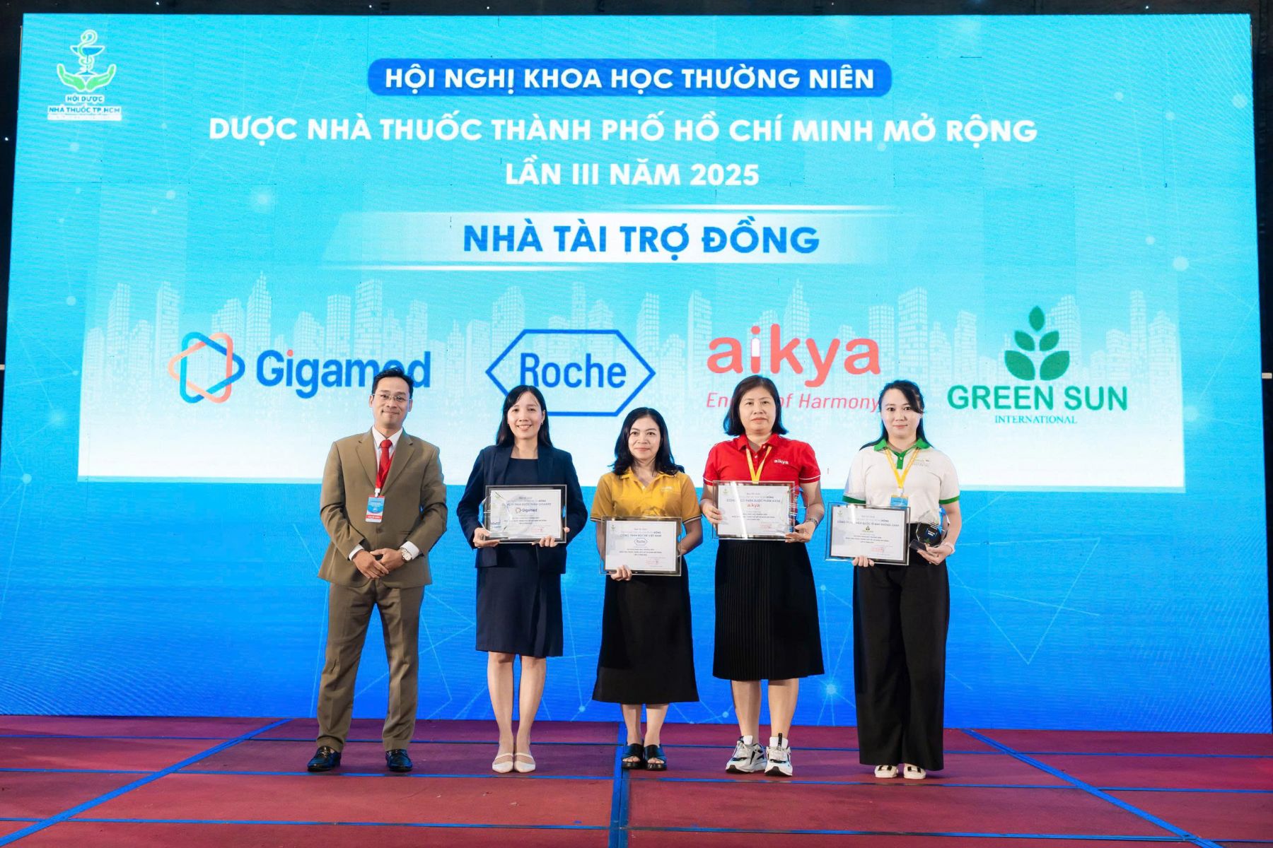 HealthAid Anh Quốc đồng hành cùng Hội nghị Khoa học Dược – Nhà thuốc TP.HCM mở rộng lần III – 2025: Gắn kết tri thức – Lan tỏa giá trị chăm sóc sức khỏe cộng đồng